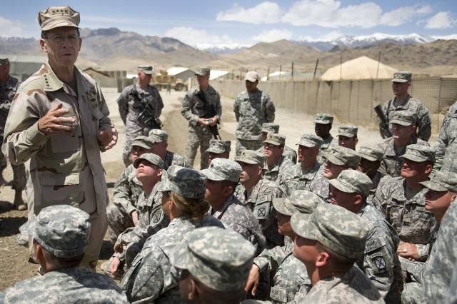Mullen visits Afghanistan
