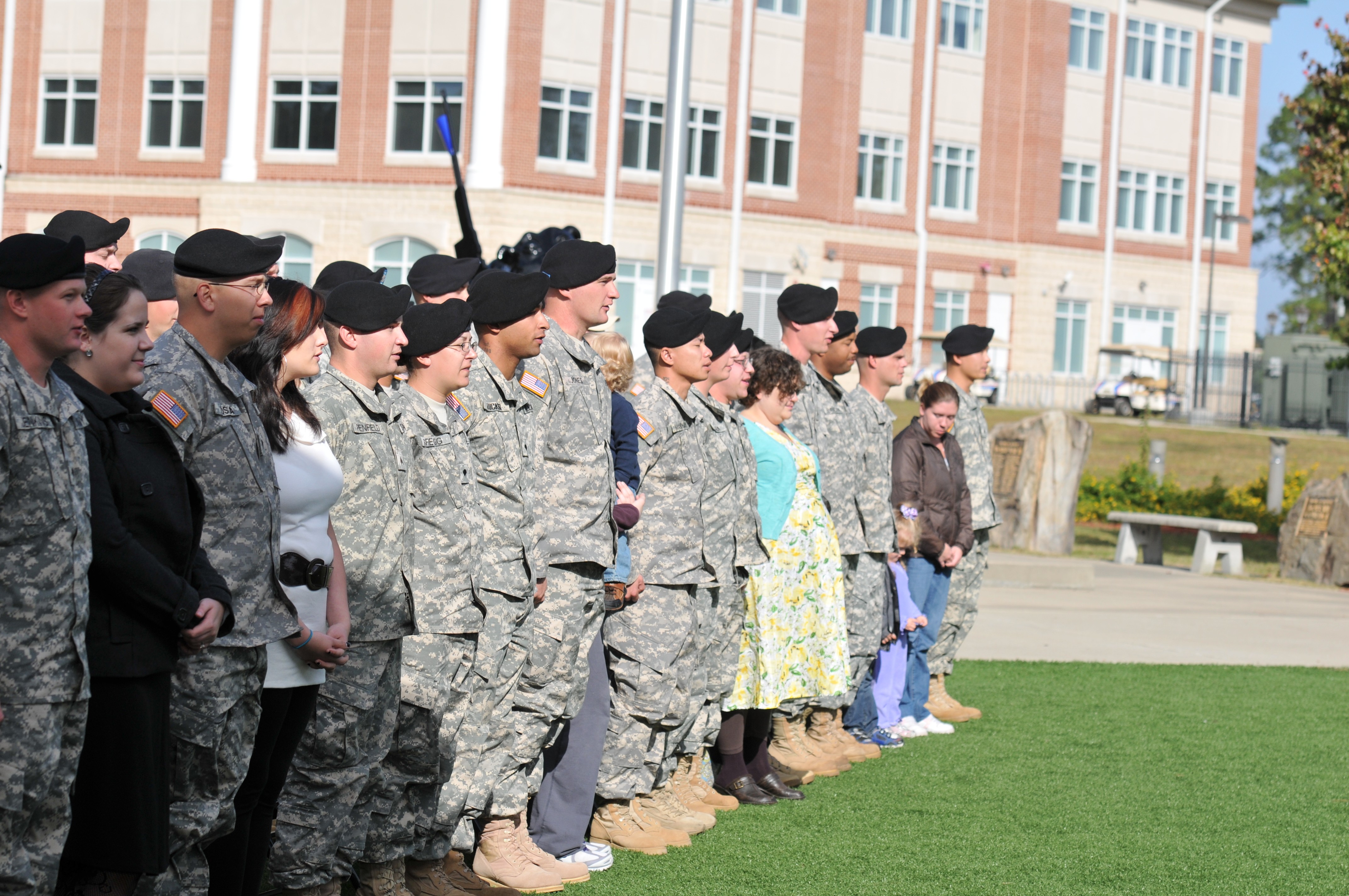 Marne Division hosts 'mass re-enlistment' ceremony | Article | The United States Army