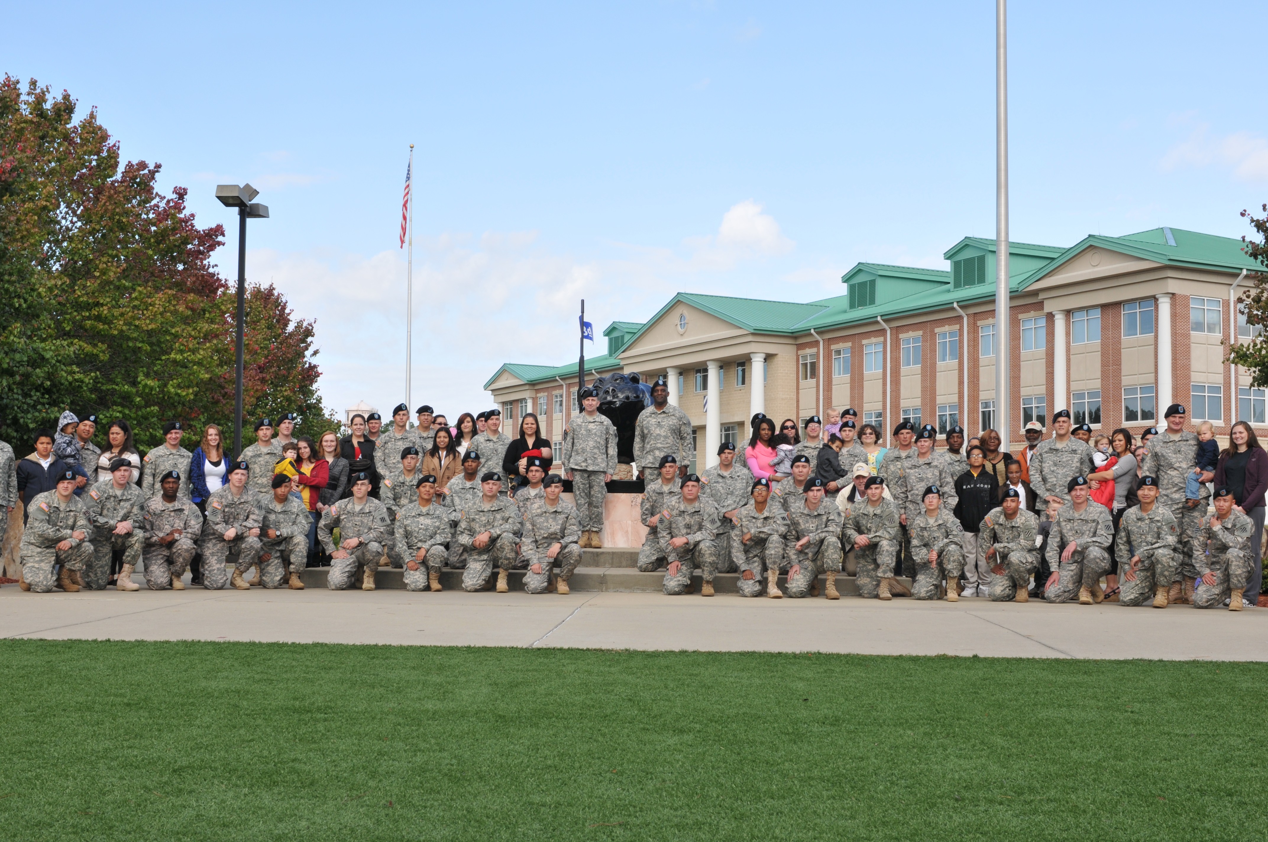 Marne Division hosts 'mass re-enlistment' ceremony | Article | The United States Army