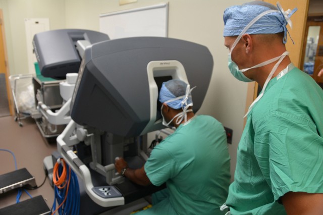 Brooke Army Medical Center performs first robotaided