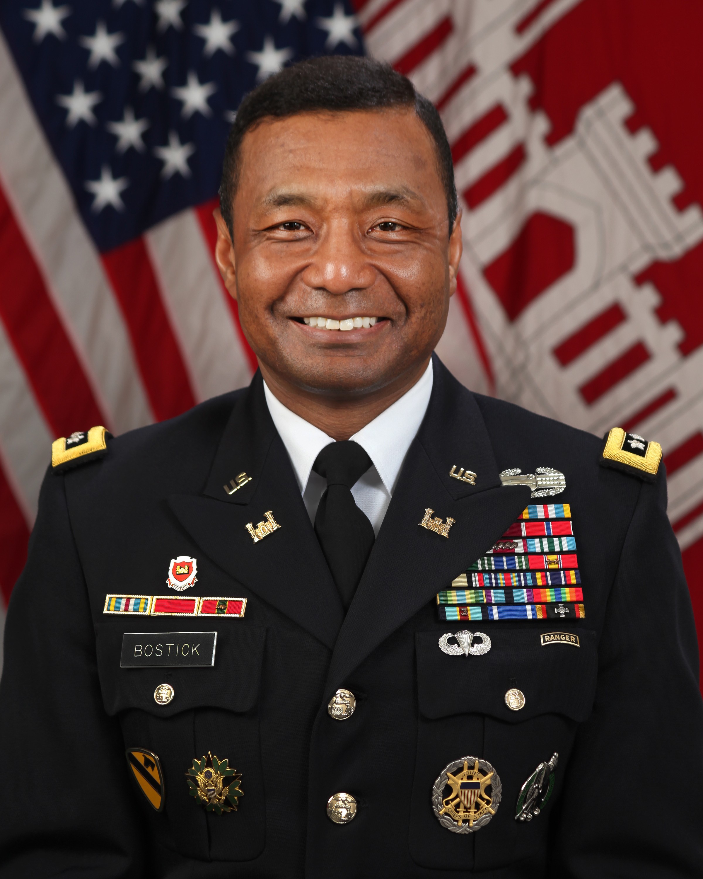 Army General Pictures Engineer commander caps 38 years of Army service