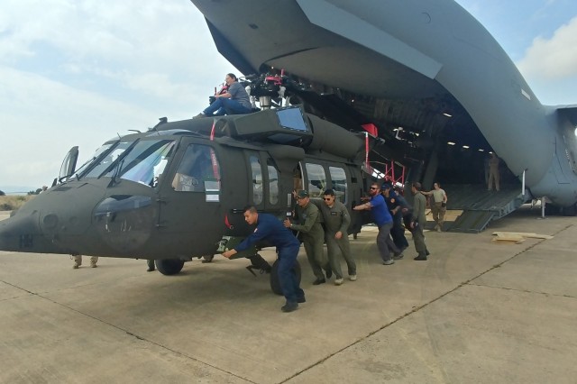  الولايات المتحده تكمل توريد 8 مروحيات UH-60M Black Hawk الى تونس  Size0