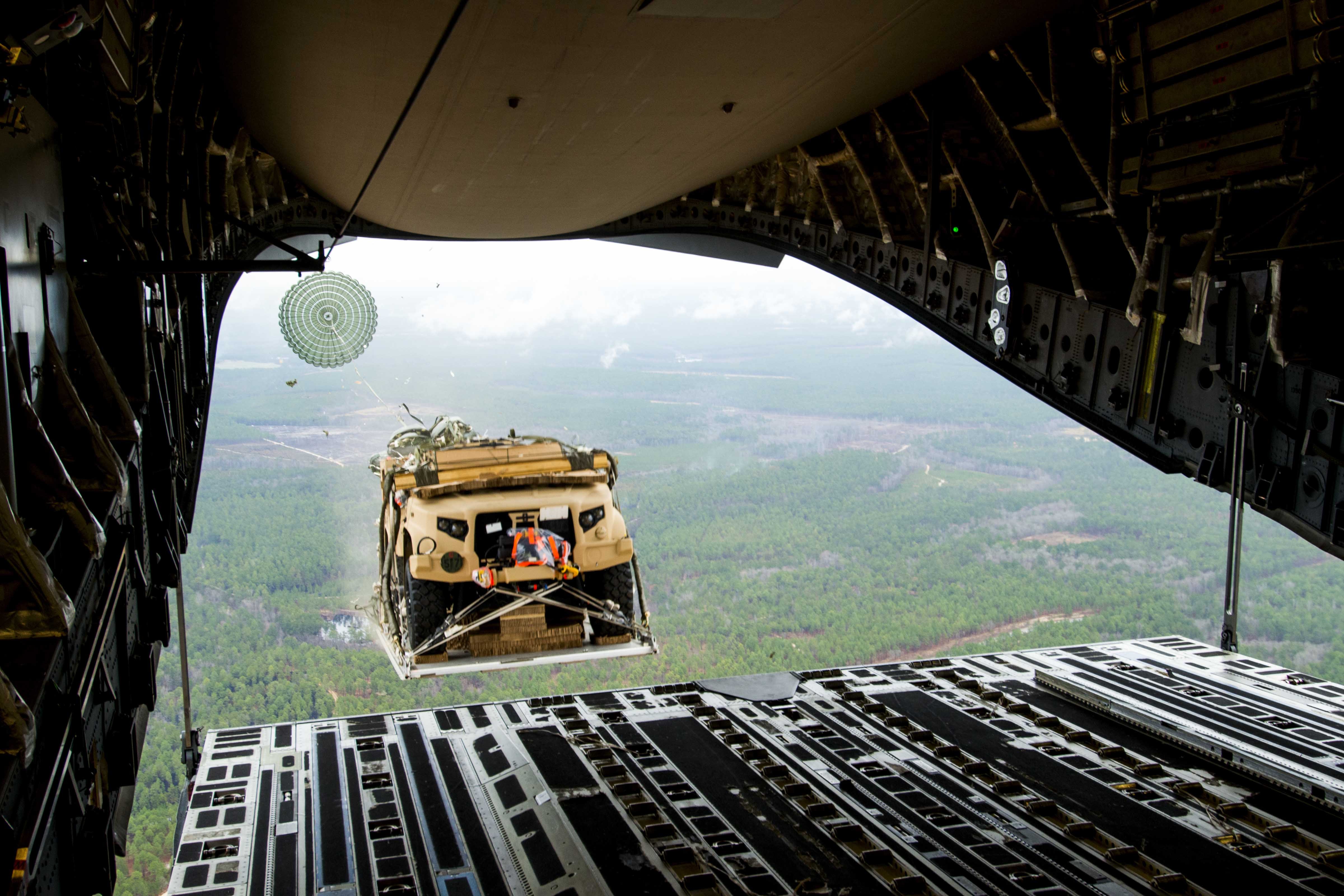 Soldiers conduct airdrop, road tests of new JLTVs | Article | The