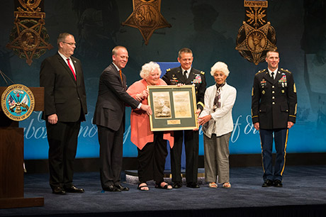 World War I heroes, Sgt. Henry Johnson and Sgt. William Shemin, are inducted into the Hall of Heroes at the Pentagon in Washington, D.C., June 3, 2015.
U.S. Army photo by Staff Sgt. Bernardo Fuller