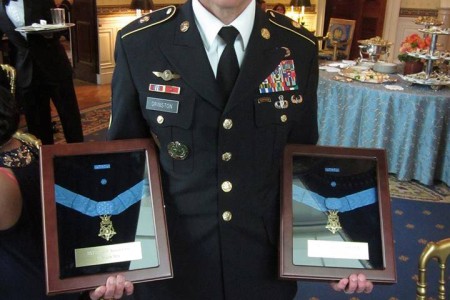 Division CSM accepts Medal of Honor on veteran's behalf