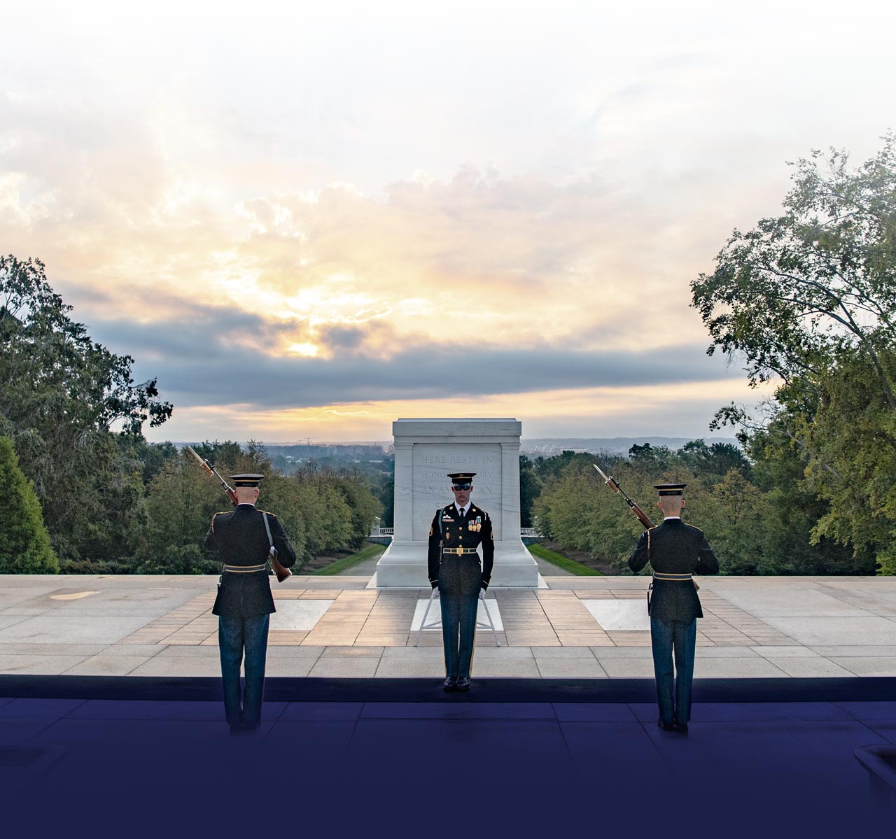 Servicemen in uniform guarding the Tomb of the Unknown Soldier