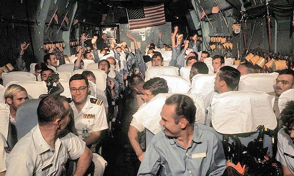 Image forLast combat unit departs Vietnam ending the ground war
