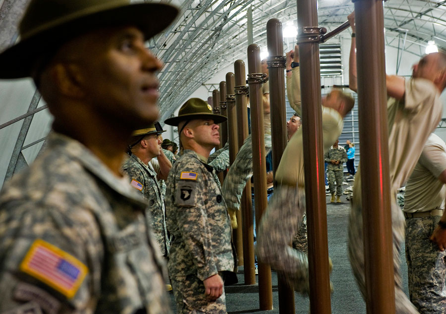 Drill sergeants count pull-ups during Best Sapper Competition