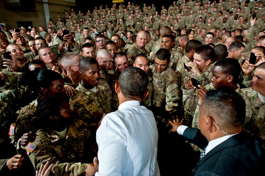 President Barack Obama greets Soldiers