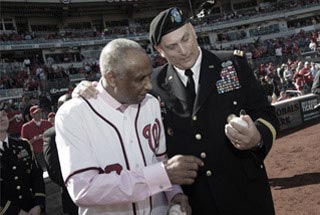 Army Chief of Staff General Raymond T. Odierno shows baseball to Hall of Famer Frank Robinson